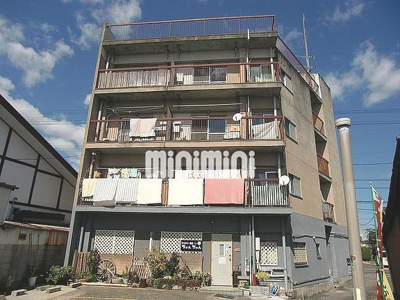 建物外観　レトロな外観です。一階にカラオケ喫茶有り。