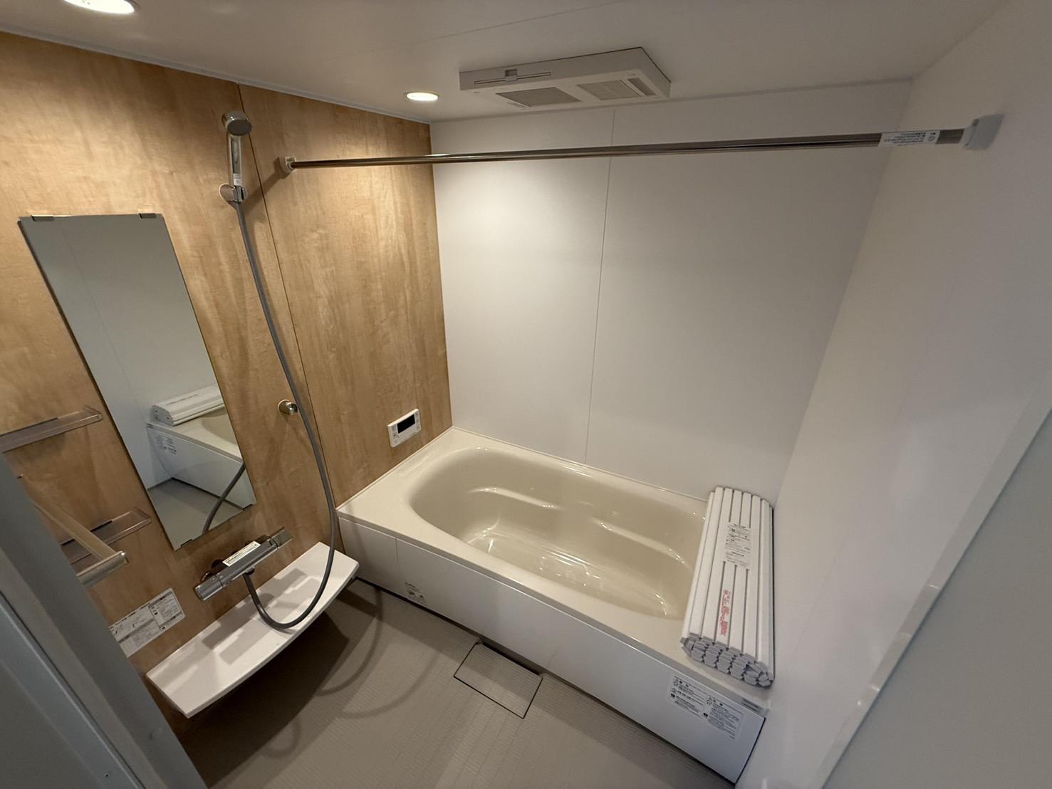 バス・シャワールーム　追焚・浴室乾燥機付きのお風呂です