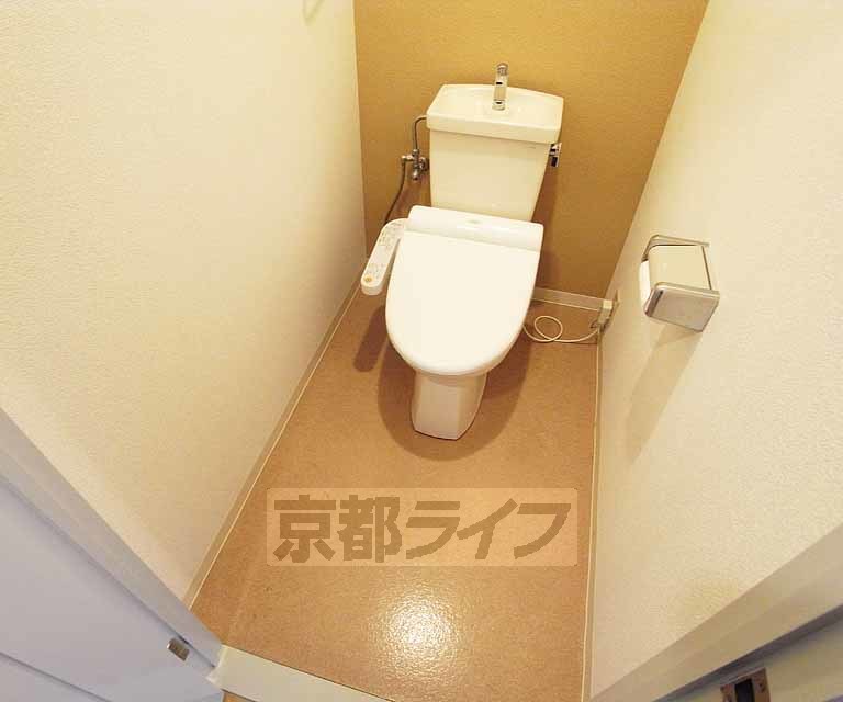 トイレ　ウォシュレットつきのトイレですね。