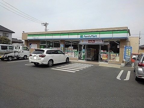 コンビニ　ファミリーマート（コンビニ）まで250m