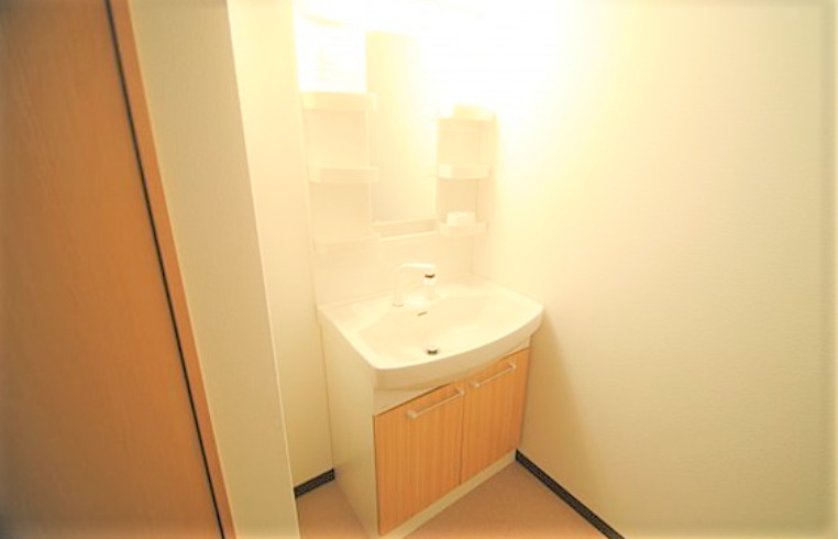洗面設備　コンパクトで使いやすい洗面所