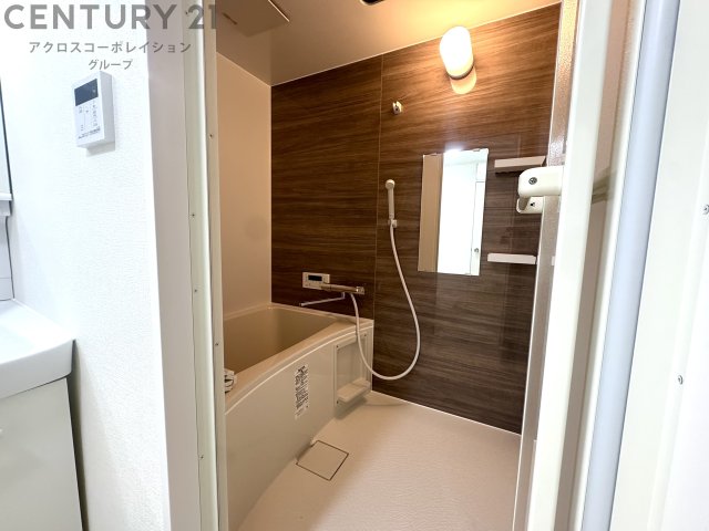 バス・シャワールーム　収納棚もあり使いやすい！