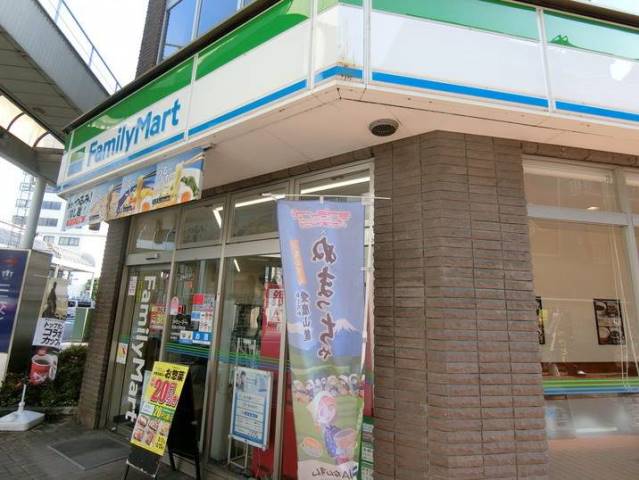 コンビニ　ファミリーマート（コンビニ）まで693m