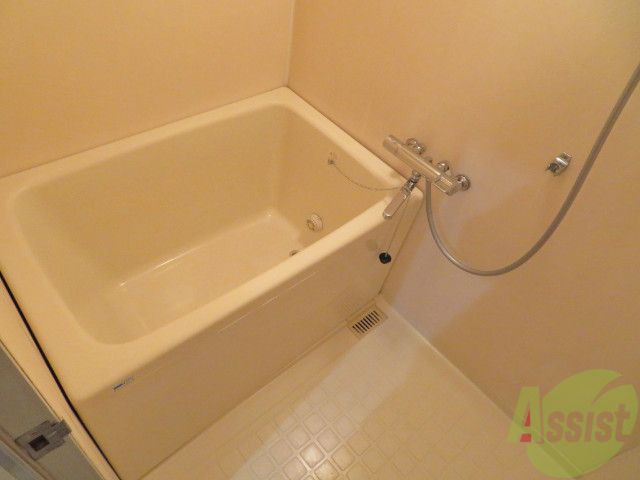 バス・シャワールーム　追い焚き機能がついているのでいつでも温かいお風呂に入れます。