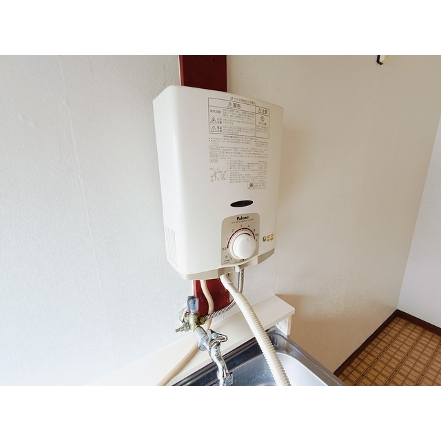 その他設備　瞬間湯沸かし器
