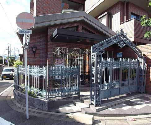 エントランス　お城のようなデザイン