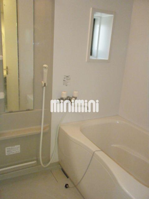 バス・シャワールーム　お風呂も換気がしやすい様窓も付いています