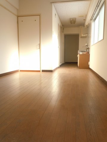 居室・リビング　こちらのリビングで趣味の時間をお楽しみください