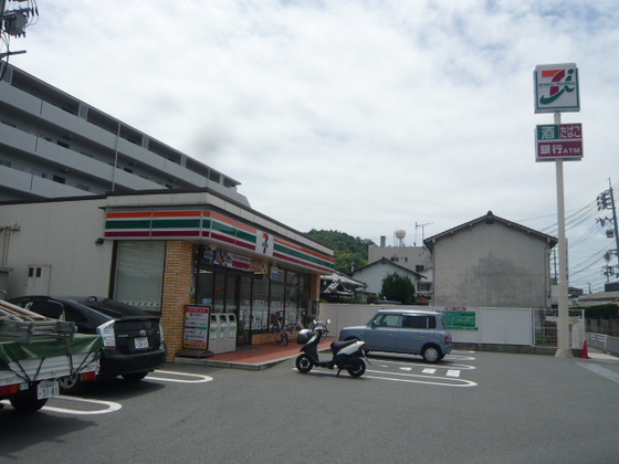 コンビニ　セブンイレブン広島上小田店（コンビニ）まで608m