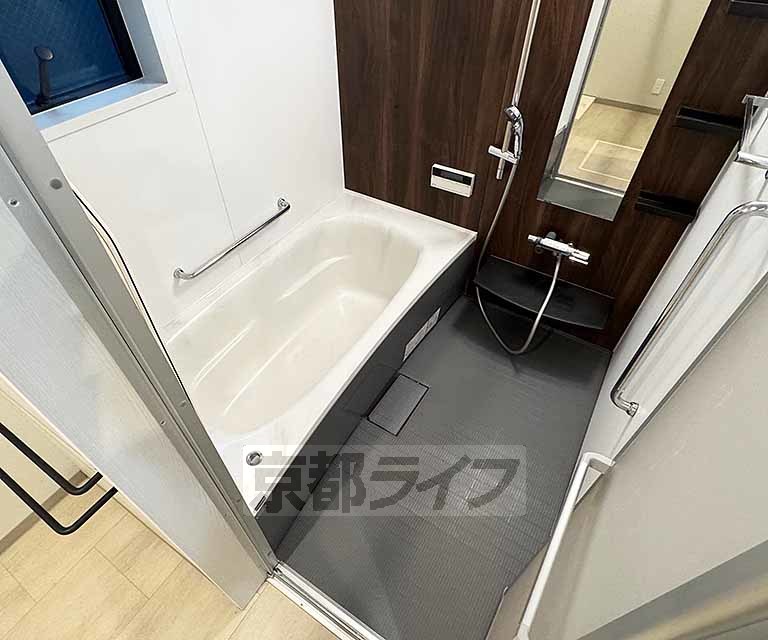 バス・シャワールーム　一坪サイズの大きなお風呂です！