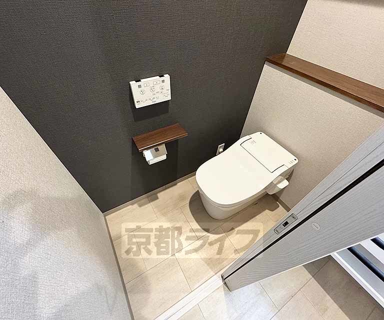 トイレ　温水洗浄便座付きのトイレで快適なトイレライフを。。。