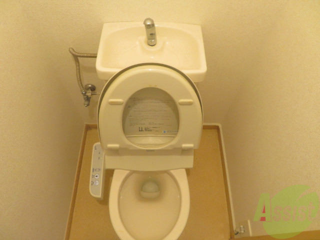 トイレ　こちらはトイレです。清潔感があり、安心して使用できます。