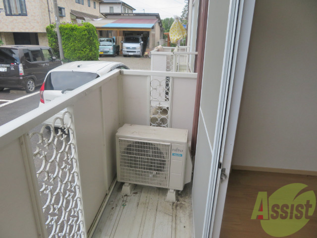 バルコニー　こちらはバルコニー。洗濯物が干せるようになっています。