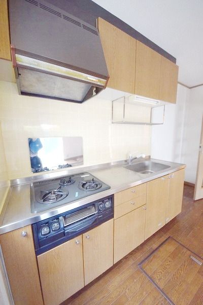 キッチン　★３口のガスコンロがついたシステムキッチンです★