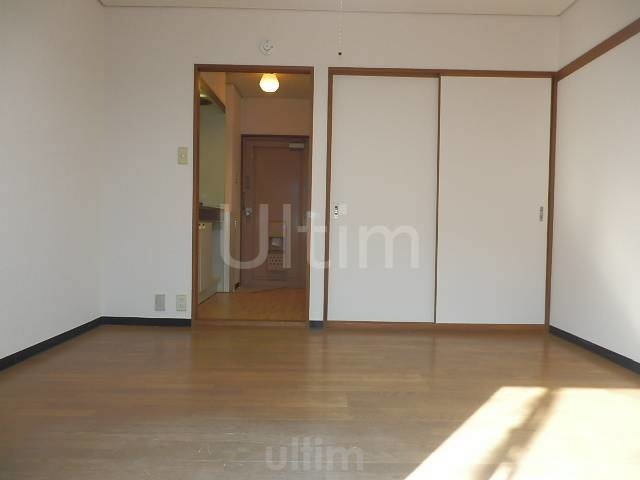 居室・リビング　室内