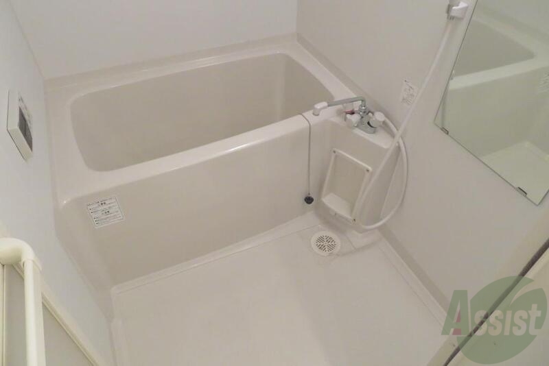 バス・シャワールーム　バス・トイレ別で追焚機能も付いてます。