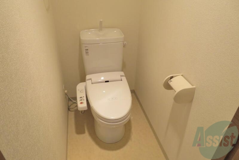 トイレ　温水洗浄便座の清潔なトイレ。水回りは清潔がいいね。