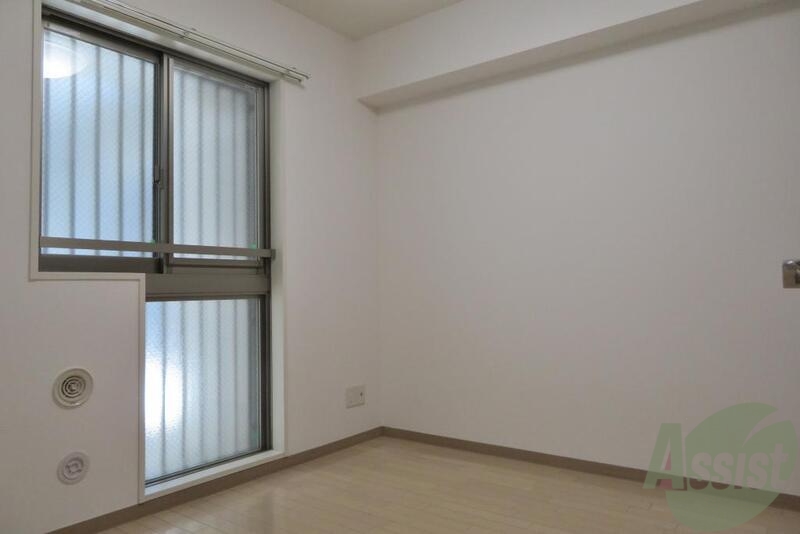 その他部屋・スペース　ちょっと変わった感じの窓ですね。風通しも良さそうです。