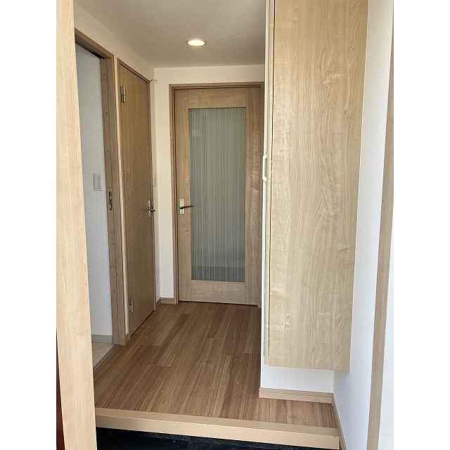 玄関　ミラーつきシューズボックスあり