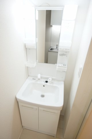 洗面設備　※同物件、同タイプの写真です。
