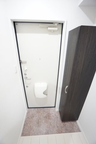 玄関　※同物件、同タイプの写真です。