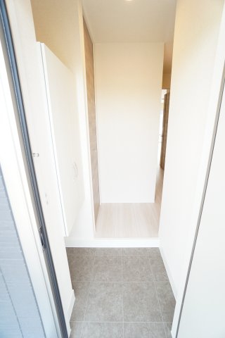 玄関　※同物件・同タイプの写真です。