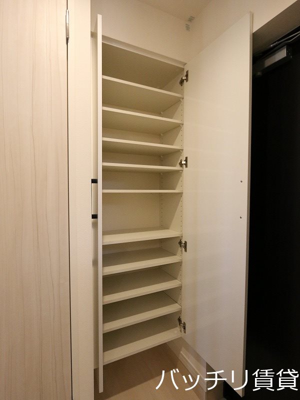 玄関　同シリーズタイプの為、現状を優先いたします