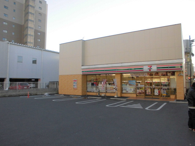 コンビニ　セブンイレブン 足立江北1丁目店（コンビニ）まで321m