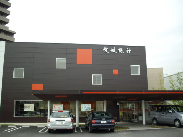 銀行　愛媛銀行新居浜支店（銀行）まで892m