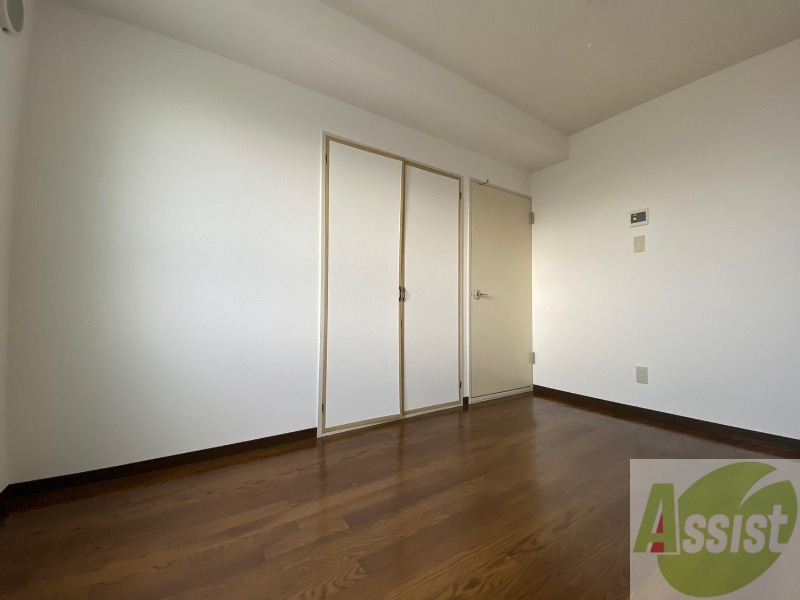 その他部屋・スペース　寝室を別角度から撮りました。どう家具を配置しますか？