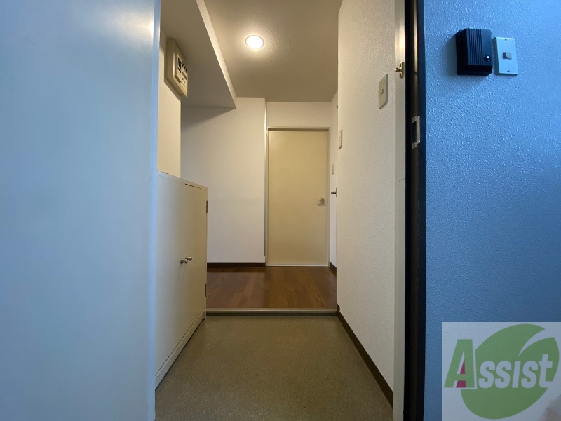 玄関　玄関です。すぐ広いリビングにつながっています。