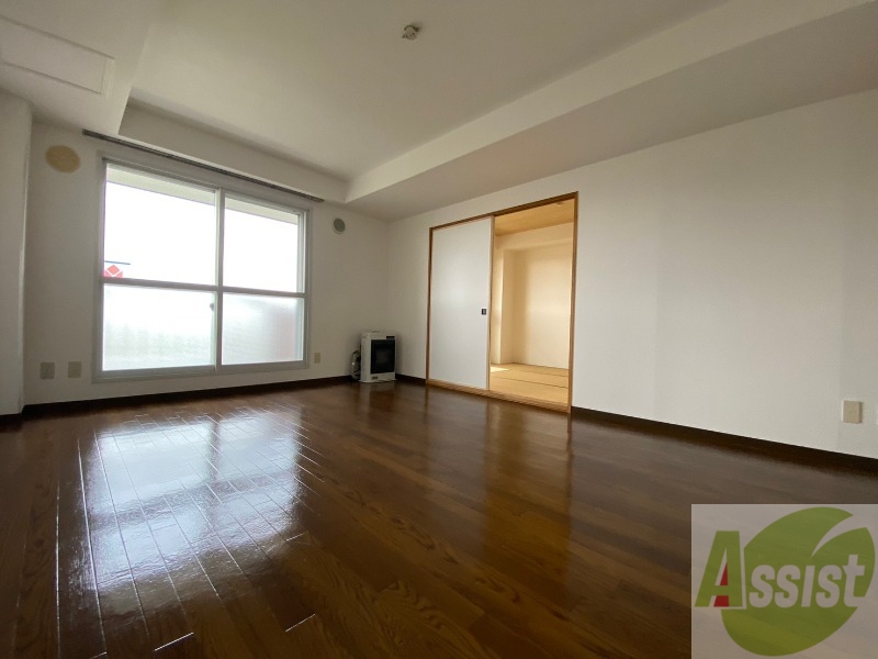 居室・リビング　広くてキレイなお部屋が広がっていて、充実した生活が送れそう。