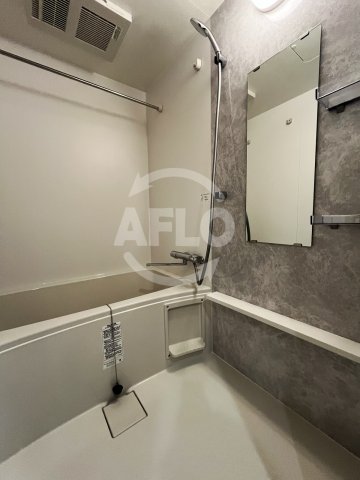 バス・シャワールーム　コンフォリア・リヴ北浜平野町　浴室