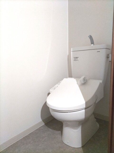 トイレ　※現在建築中　３０１号室モデルルームの写真です