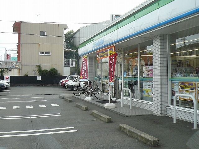 コンビニ　ファミリーマート登呂6丁目店（コンビニ）まで400m