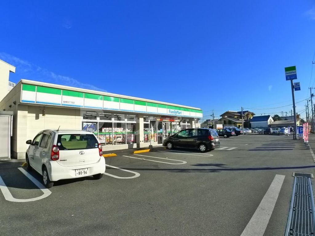 コンビニ　ファミリーマート島根四丁目店（コンビニ）まで10m