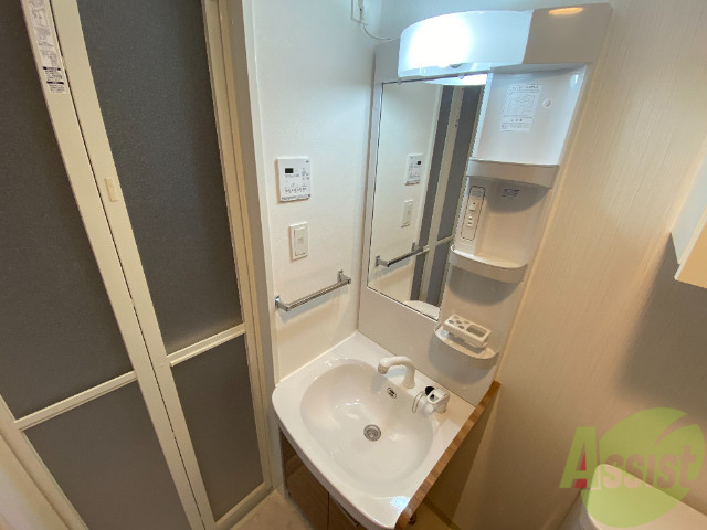 洗面設備　洗面はこちらです。歯磨きやお化粧もできちゃいます。