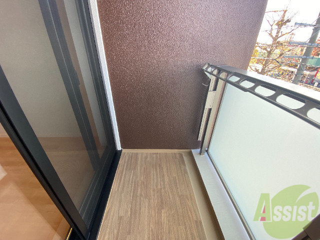 バルコニー　バルコニーは洗濯物がしっかり干せそうな広さです。