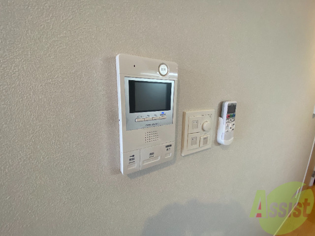 その他設備　モニター付きのインターホン。急な来客も安心ですね。