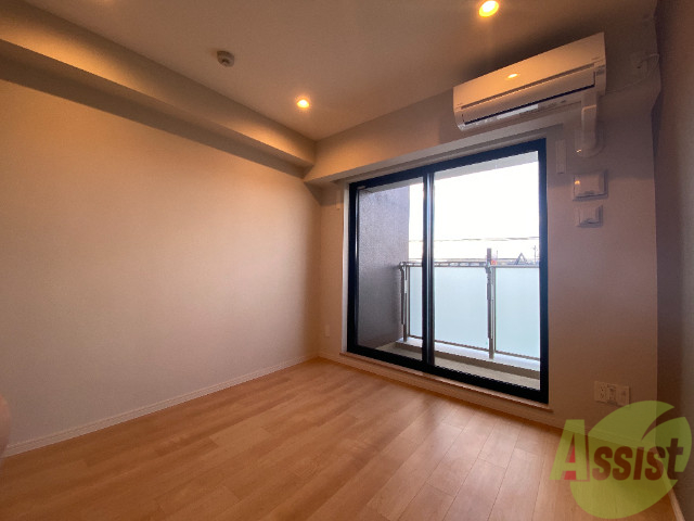 居室・リビング　明るくて清潔感がある広々としたお部屋でゆったり休めます。