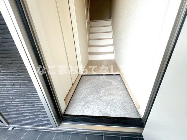 玄関　※写真は別号室