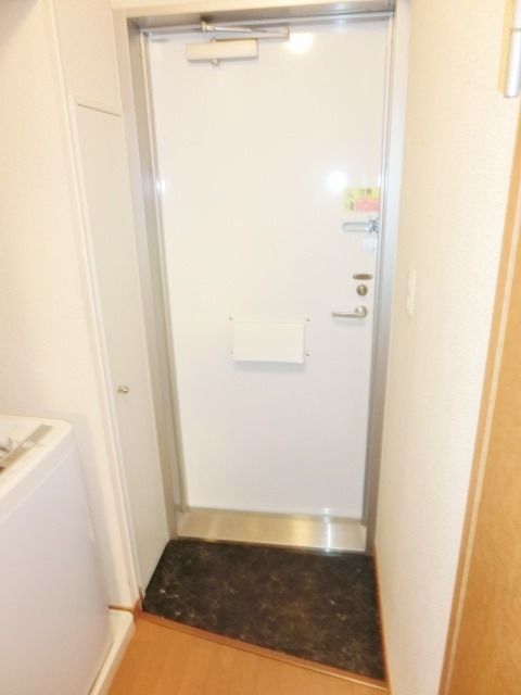 玄関　玄関にはシューズボックスがあります