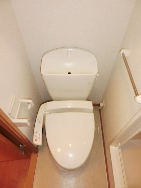 トイレ　温水洗浄便座付きのトイレです