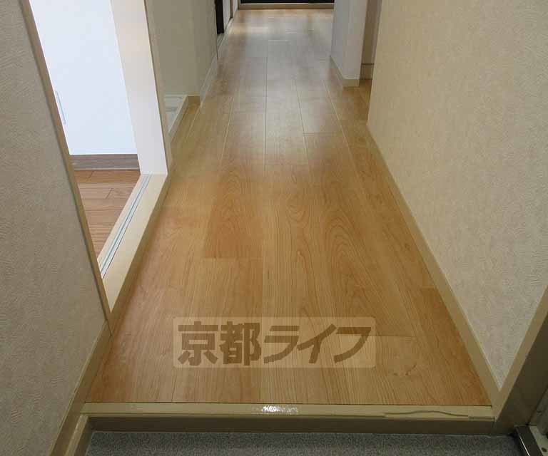 その他部屋・スペース　玄関を開けると廊下が広がっています！