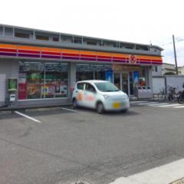 コンビニ　サークルK高槻芝生住宅前店（コンビニ）まで357m