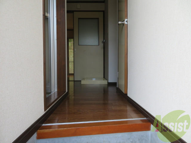 玄関　玄関になります。毎日の出入りはこちらから。