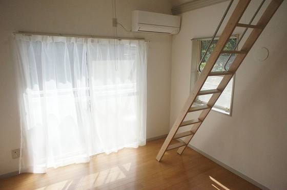 居室・リビング　※他号室の写真です