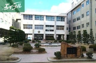 小学校　岡山市立芳泉小学校（小学校）まで792m