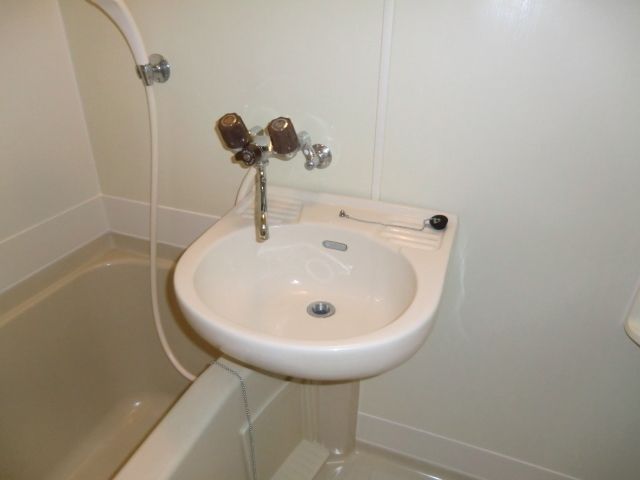 洗面設備　洗面台あり