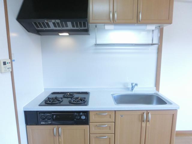 キッチン　３口コンロで料理の幅も広がります